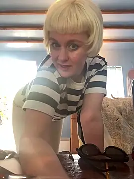 lilybloomfield online show from April 26, 2026, 7:55 pm