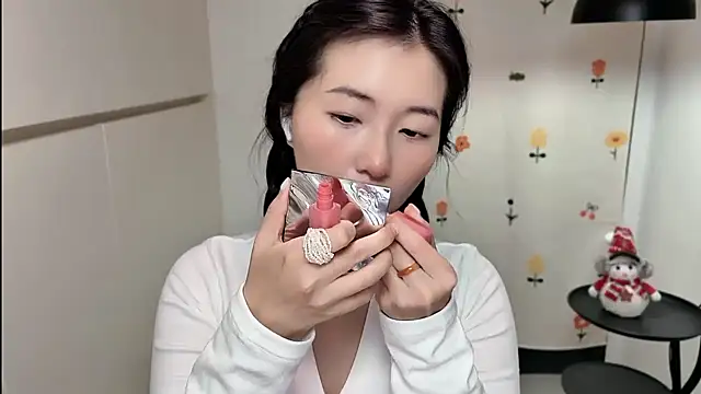 Rosalind xixi online show from March 13, 2026, 6:18 am