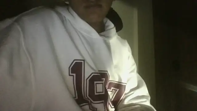 Snapshot of Leus1 chatting on August 4, 2026, 7:46 am Leus1 online show from August 4, 2026, 7:46 am