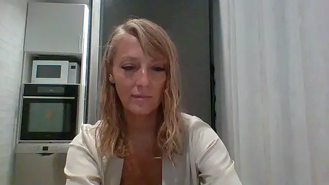 Snapshot of Vexxaa chatting on September 27, 2025, 6:14 pm Vexxaa online show from September 27, 2025, 6:14 pm