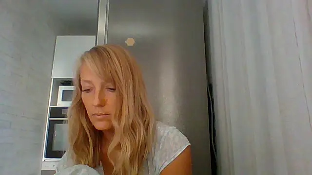 Snapshot of Vexxaa chatting on September 13, 2025, 1:11 pm Vexxaa online show from September 13, 2025, 1:11 pm