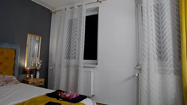 Jessica White  online show from October 23, 2025, 4:00 am