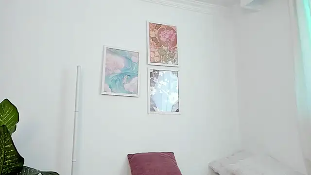 canelleGarces online show from April 15, 2026, 7:58 pm