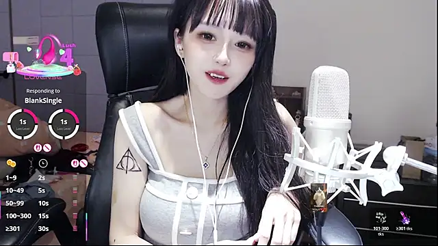 Snapshot of twlilybae chatting on July 16, 2026, 7:49 am twlilybae online show from July 16, 2026, 7:49 am