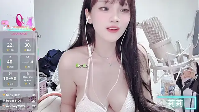 Snapshot of twlilybae chatting on September 12, 2025, 9:42 am twlilybae online show from September 12, 2025, 9:42 am