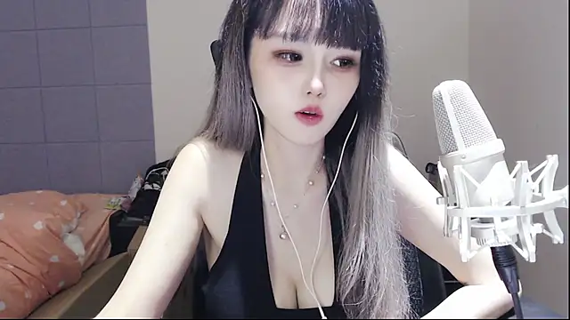 Snapshot of twlilybae chatting on June 26, 2026, 11:49 am twlilybae online show from June 26, 2026, 11:49 am