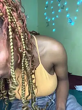 Seductive Yellow Titties online show from May 15, 2026, 7:23 pm