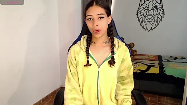 Sweet-Cris online show from November 28, 2025, 12:49 pm