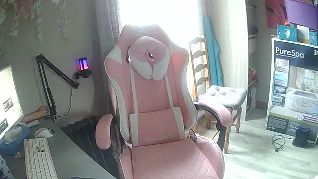 rubystrip online show from September 24, 2025, 1:06 pm