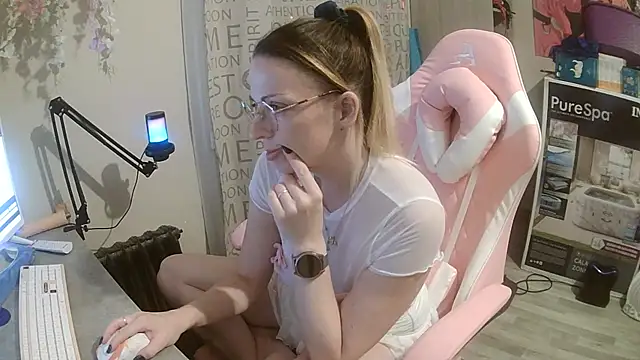 rubystrip online show from September 25, 2025, 8:15 pm