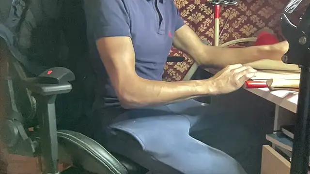 JUSTFORRICH online show from December 4, 2025, 10:31 pm