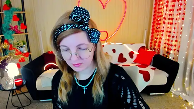 Snapshot of YourUniverser chatting on February 10, 2026, 9:41 am YourUniverser online show from February 10, 2026, 9:41 am