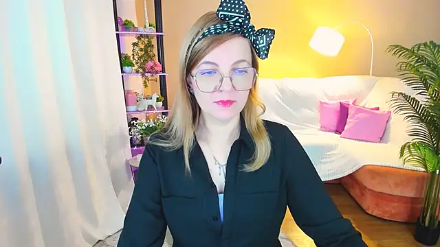 YourUniverser online show from September 24, 2025, 4:30 am