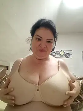 Snapshot of curvymilfxx990 chatting on October 23, 2025, 8:07 pm curvymilfxx990 online show from October 23, 2025, 8:07 pm