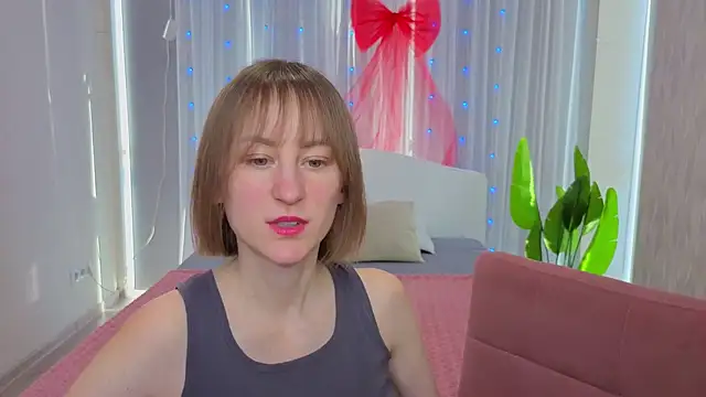 LuluChiiii online show from January 13, 2026, 11:58 am