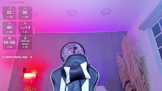 luccia smith online show from March 8, 2026, 2:26 am