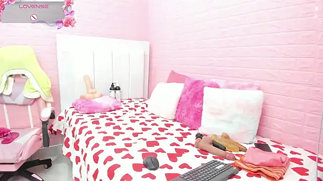 suzanhot 30 online show from March 6, 2026, 8:26 pm