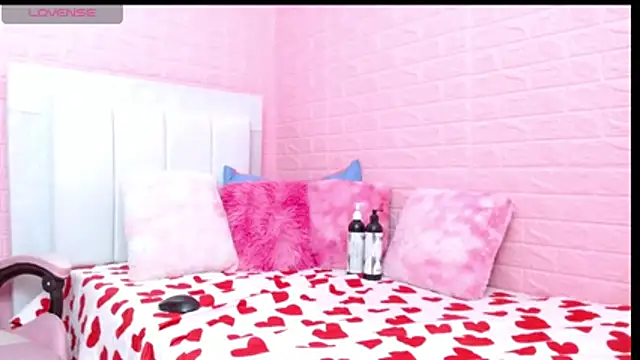 suzanhot 30 online show from March 15, 2026, 8:27 pm