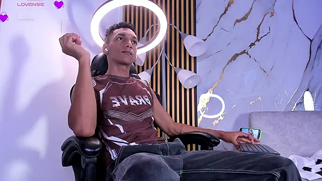 Snapshot of JulienSaint chatting on February 23, 2026, 9:32 am JulienSaint online show from February 23, 2026, 9:32 am