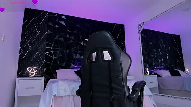 Snapshot of JulienSaint chatting on February 12, 2026, 12:38 pm JulienSaint online show from February 12, 2026, 12:38 pm