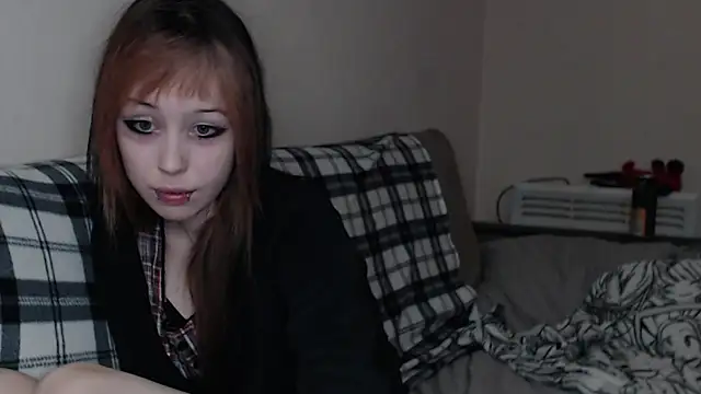 Snapshot of _LUCY_LAVE chatting on October 1, 2025, 5:28 pm  LUCY LAVE online show from October 1, 2025, 5:28 pm