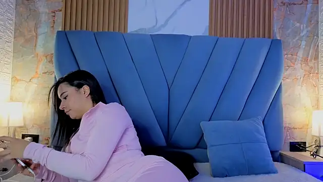 nathalia koch  online show from September 25, 2025, 7:20 pm