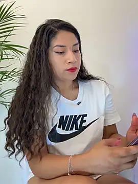 Snapshot of Ariana2017 chatting on May 4, 2026, 11:29 pm Ariana2017 online show from May 4, 2026, 11:29 pm