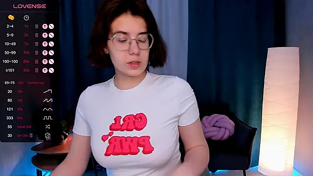 BellaCaress online show from November 23, 2025, 9:19 am