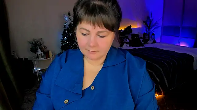 CrystaalStaar online show from December 17, 2025, 12:10 pm