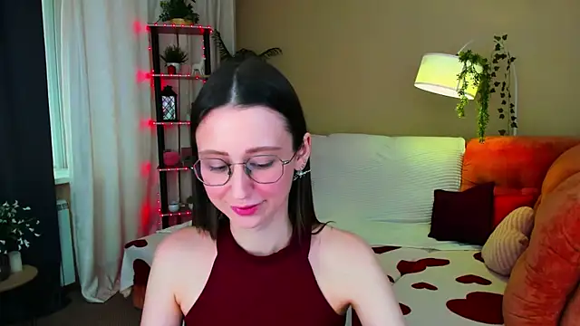 Snapshot of YourLovellyStory chatting on June 20, 2026, 11:37 am YourLovellyStory online show from June 20, 2026, 11:37 am