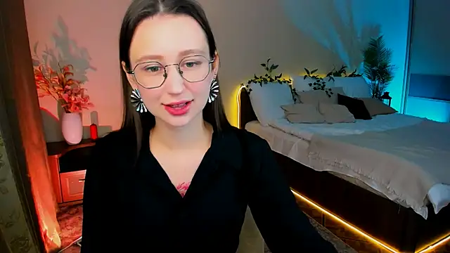 YourLovellyStory online show from November 11, 2025, 11:27 am