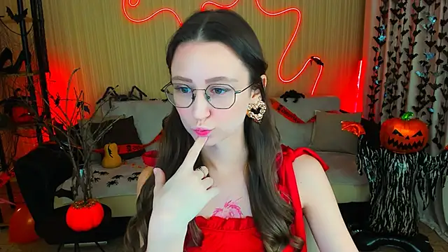 YourLovellyStory online show from October 28, 2025, 11:20 am