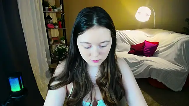 AlluringLookk online show from March 6, 2026, 4:24 pm