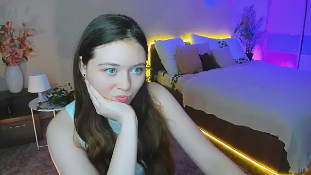 AlluringLookk online show from October 6, 2025, 12:50 pm