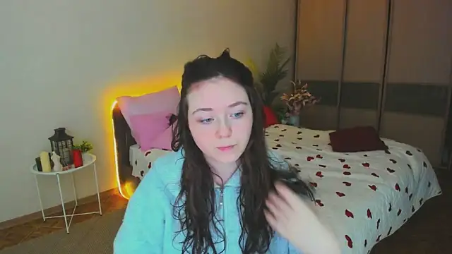 AlluringLookk online show from April 3, 2026, 12:55 pm