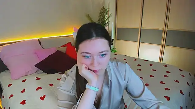 AlluringLookk online show from March 24, 2026, 4:40 pm