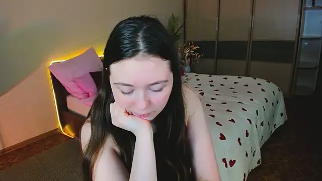 AlluringLookk online show from April 10, 2026, 12:23 pm