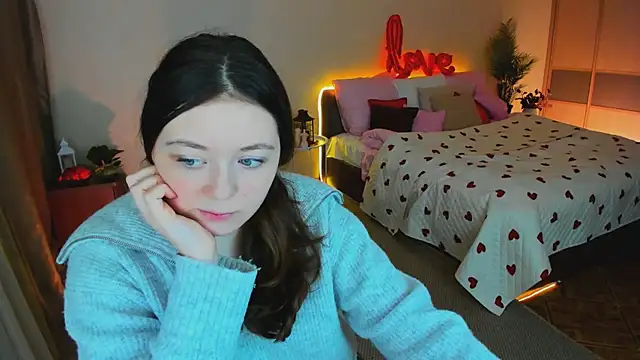 AlluringLookk online show from February 15, 2026, 4:13 am