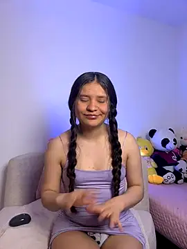 Emilyybennet  online show from November 21, 2025, 8:13 am