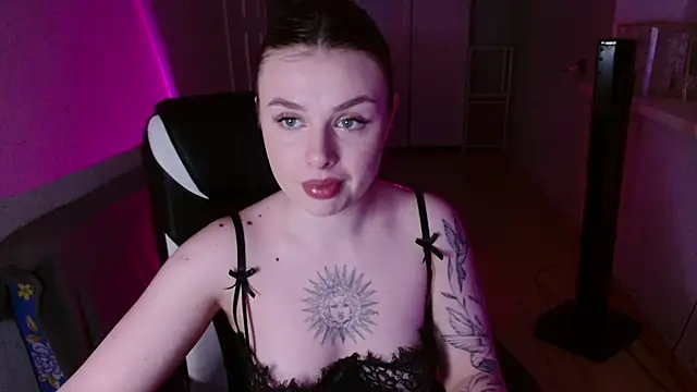 Snapshot of AngelicaHollywood chatting on March 6, 2026, 8:26 pm AngelicaHollywood online show from March 6, 2026, 8:26 pm