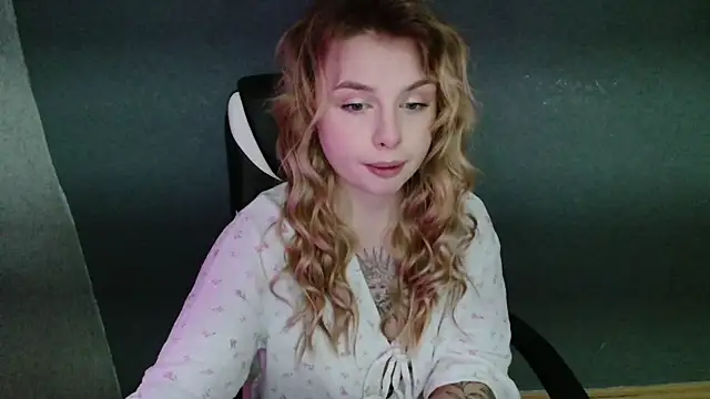 AngelicaHollywood online show from November 25, 2025, 6:19 pm