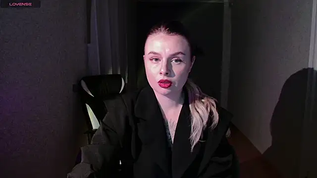 Snapshot of AngelicaHollywood chatting on June 3, 2026, 8:13 pm AngelicaHollywood online show from June 3, 2026, 8:13 pm