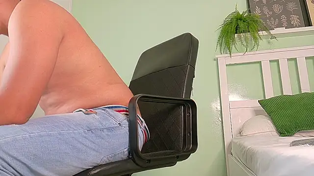 MrFox   online show from September 12, 2025, 7:35 pm