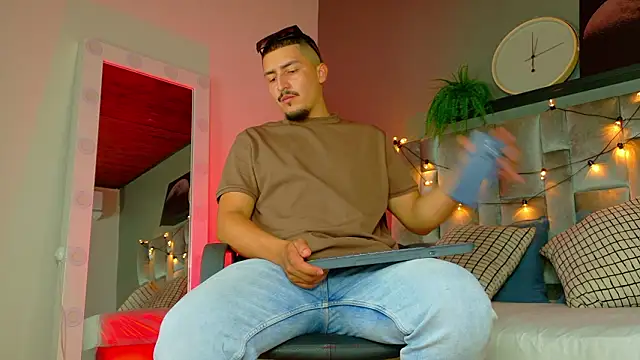 MrFox   online show from February 17, 2026, 7:44 pm