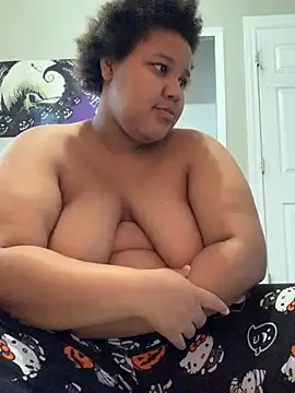 Snapshot of chocolate_bella chatting on October 12, 2025, 4:52 pm chocolate bella online show from October 12, 2025, 4:52 pm