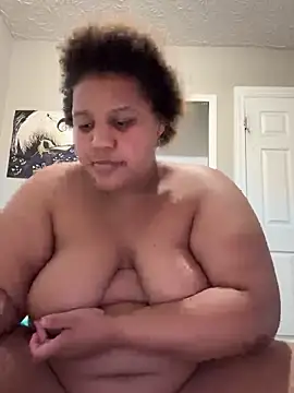 Snapshot of chocolate_bella chatting on October 7, 2025, 10:00 pm chocolate bella online show from October 7, 2025, 10:00 pm