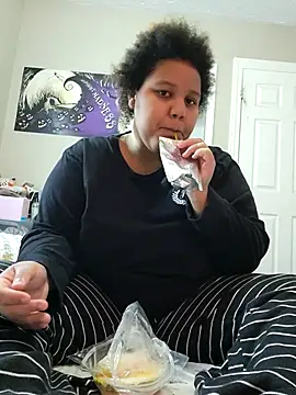 Snapshot of chocolate_bella chatting on November 16, 2025, 5:17 pm chocolate bella online show from November 16, 2025, 5:17 pm