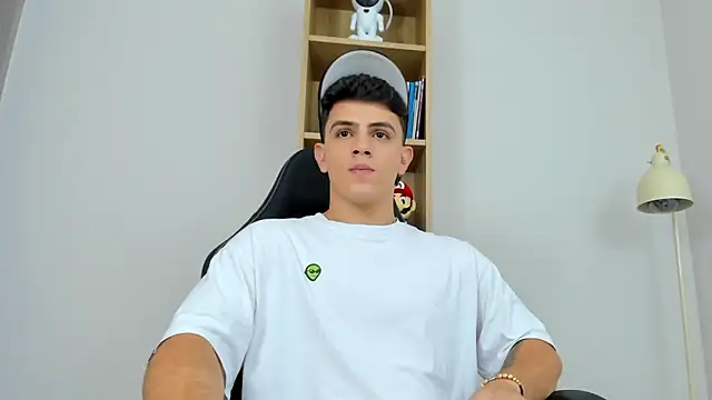 Mikecooper online show from April 17, 2026, 5:32 am