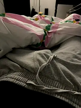 Snapshot of Frankieyyy1 chatting on December 2, 2025, 10:44 pm Frankieyyy1 online show from December 2, 2025, 10:44 pm