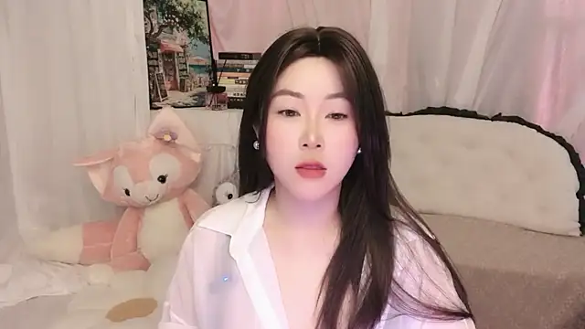 Snapshot of Emmaq996 chatting on May 7, 2026, 2:49 am Emmaq996 online show from May 7, 2026, 2:49 am